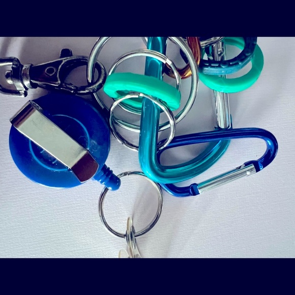 🆕 NEW 14 pcs Set of several hooks and holders for keys or cards - Picture 7 of 17